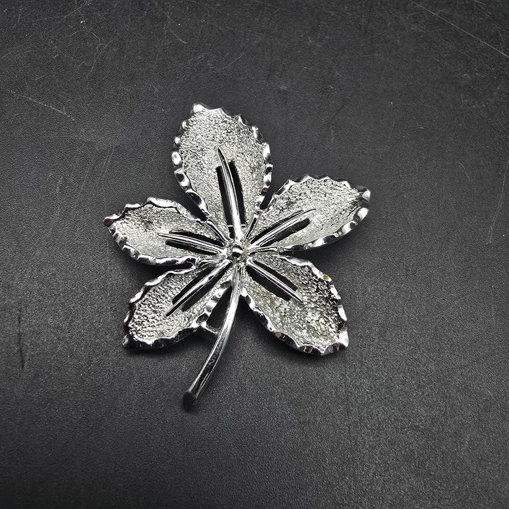 Sarah Coventry Silver Tone Leaf Brooch Vintage Fall Winter Costume Jewelry